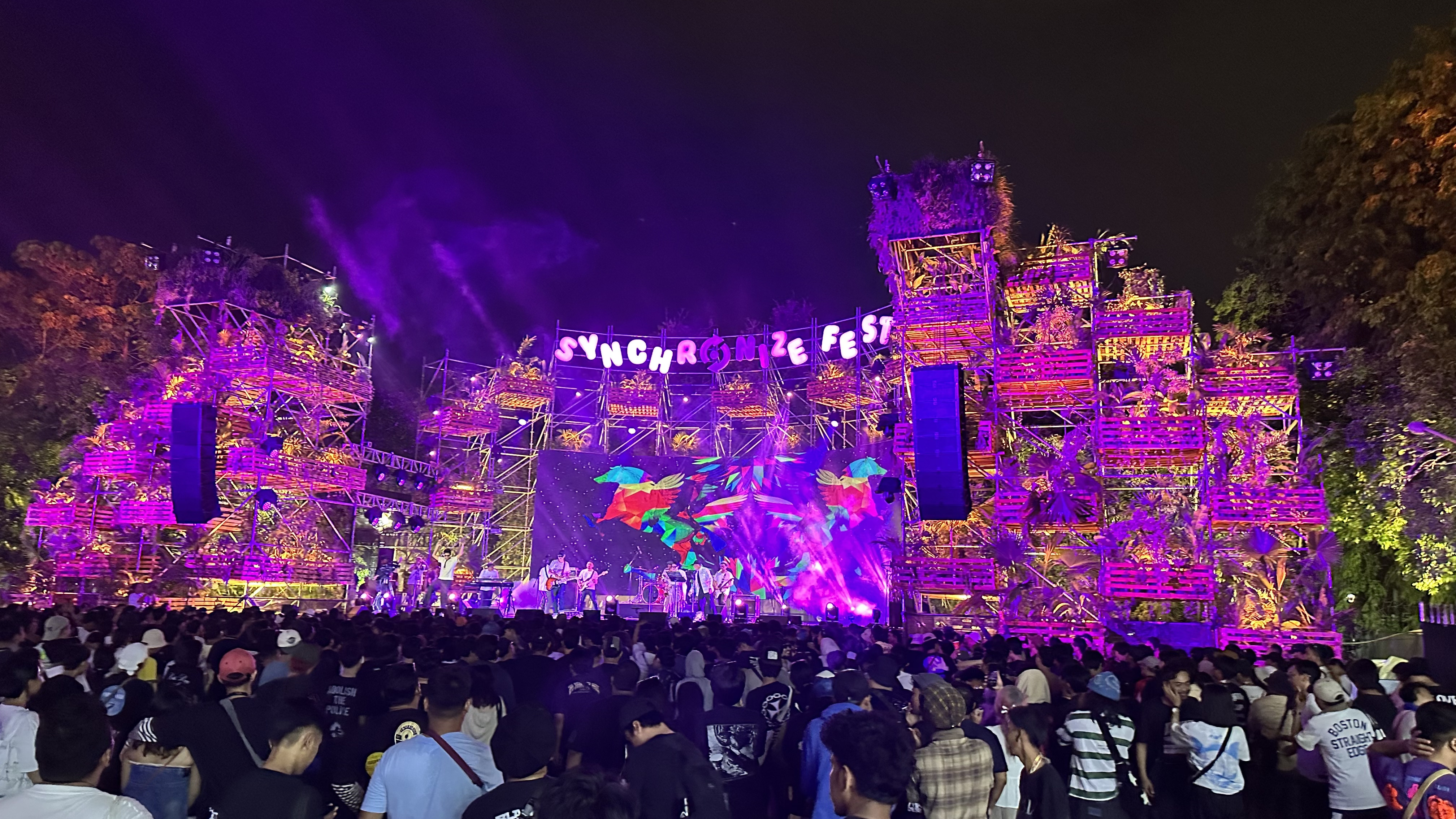 Vertical Garden Synchronize Fest